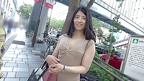 淫乱奥様は責められて悶絶しまくるドMビッチ妻w 淫乱奥様は責められて悶絶しまくるドMビッチ妻w