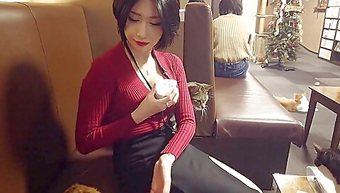 スケベな身体で男を誘う小悪魔ボディのGカップ巨乳美女 スケベな身体で男を誘う小悪魔ボディのGカップ巨乳美女
